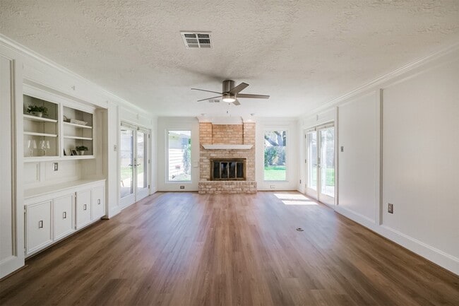 Photo - 1715 Woodland Park Dr