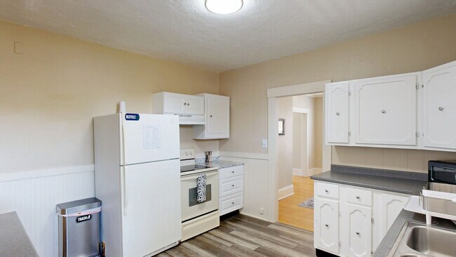 Photo - 128 1/2 Elm Street-SI ID1380181P Unit SI ID1380181P