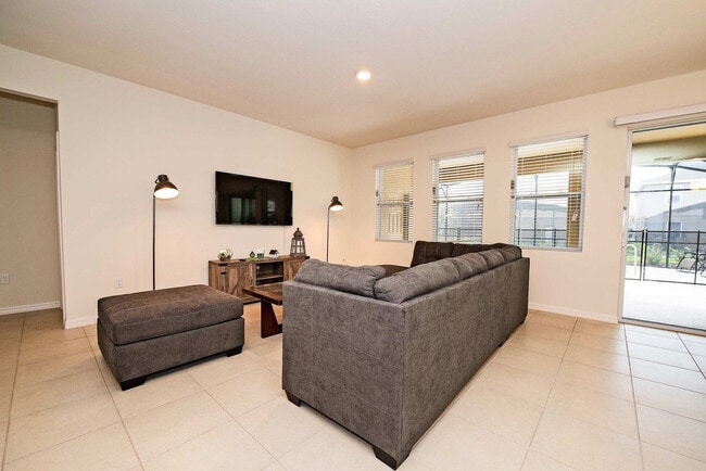 Photo - 5277 Oakbourne Ave Unit SI ID1263237P