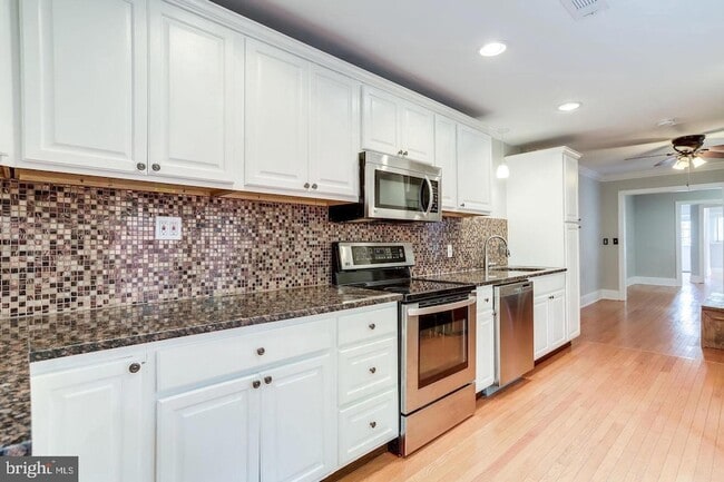 Photo - 1417 G St NE