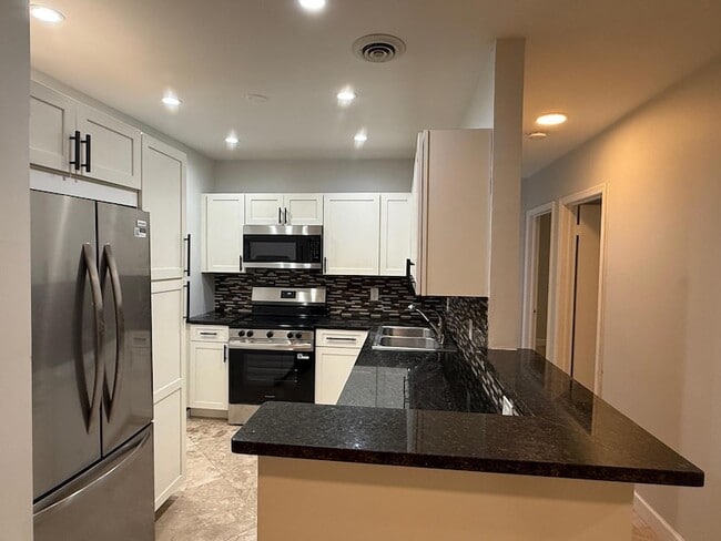 Building Photo - 5700 NE 22nd Way Unit 328