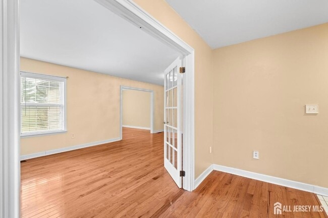 Photo - 19 John Paul Jones Dr Unit B