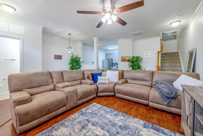 Building Photo - 2221 Raven Rd Unit SI FL1-ID1620667P