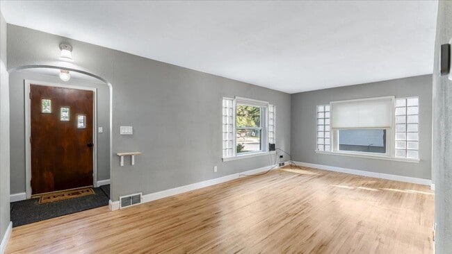 Photo - 828 15th St SW