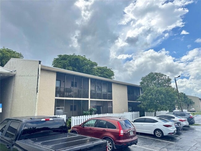 Building Photo - 10350 SW 220th St Unit 251