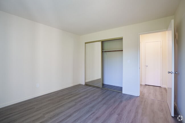 1BR, 1BA - 610SF - Bedroom - Sunset Gardens Apartments