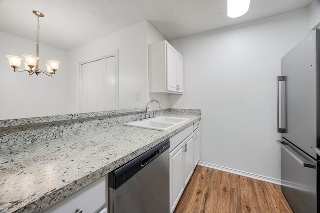 Building Photo - 3224 Timmons Ln Unit 128