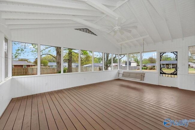 Photo - 1610 Chapman Ave NE