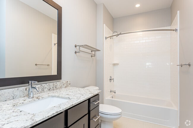 2BR, 2BA - 1,057SF - Villages of Americana