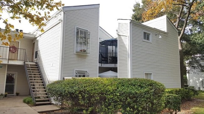 Building Photo - 9809 Richmond Ave. Unit 12