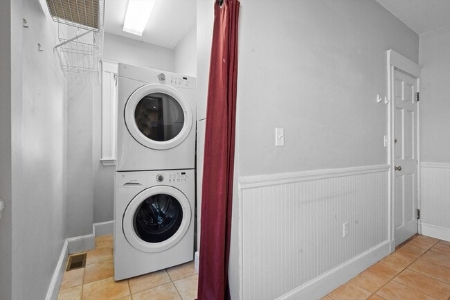 Photo - 146 Beech St Unit 1