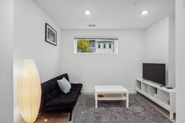 Building Photo - 3707 10th St NE Unit SI ID1573102P
