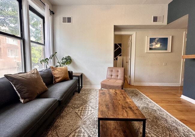 Photo - 906 N Damen Ave Unit ID1379014P