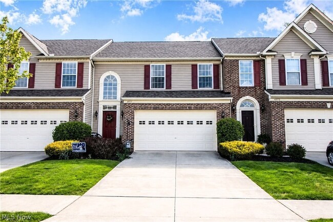 Building Photo - 4977 Lake View Dr