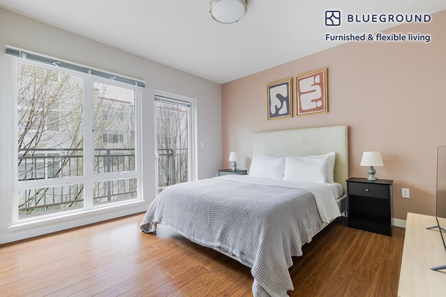 Building Photo - 10333 Main St Unit FL3-ID833