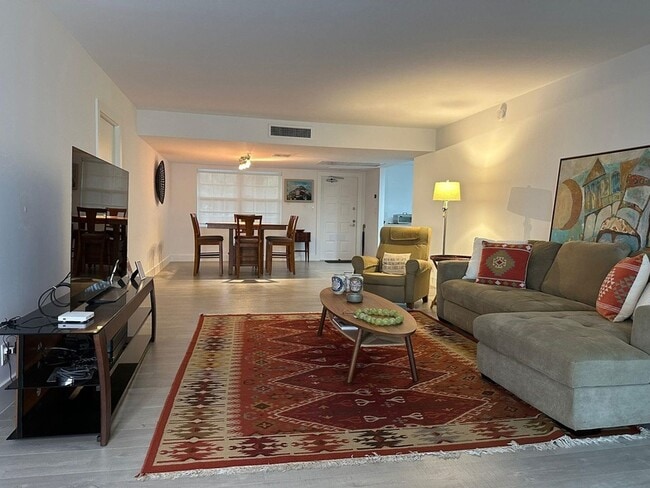 Photo - 3611 Oaks Clubhouse Dr Unit 203