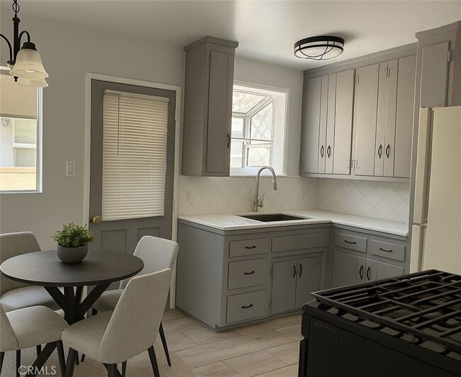 Photo - 1918 N Ontario St