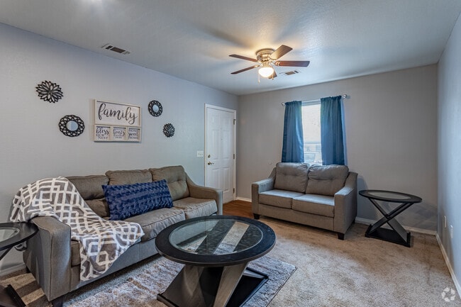 1BR, 1BA - 586 SF - Touchstone Village