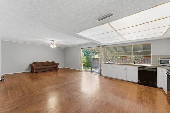 Photo - 1805 Haymeadow