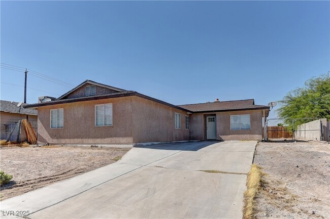 Building Photo - 5022 Carmel Ave