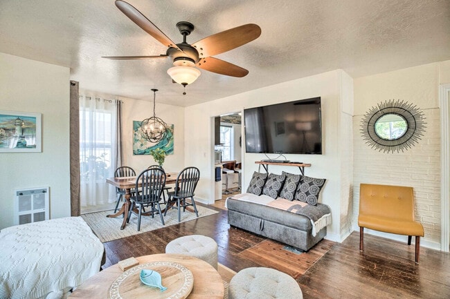 Photo - 5010 K Pl Unit SI ID1385819P