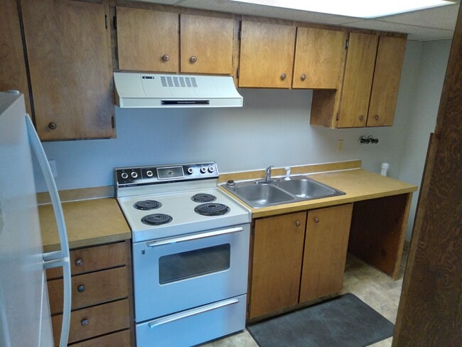 Kitchen Unit 2 - 620 7th St