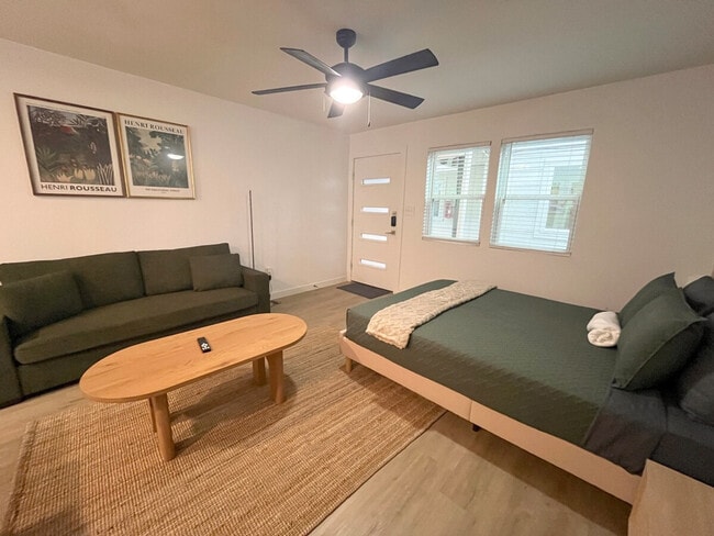 Building Photo - 6810 Lexington Rd Unit SI ID1497888P