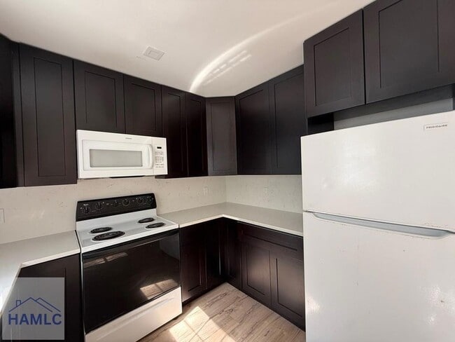 Photo - 1100 Pineland Ave