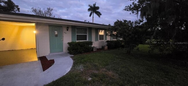 Photo - 401 Skylark Ln NW