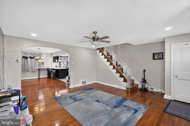 Photo - 8081 Fayette St