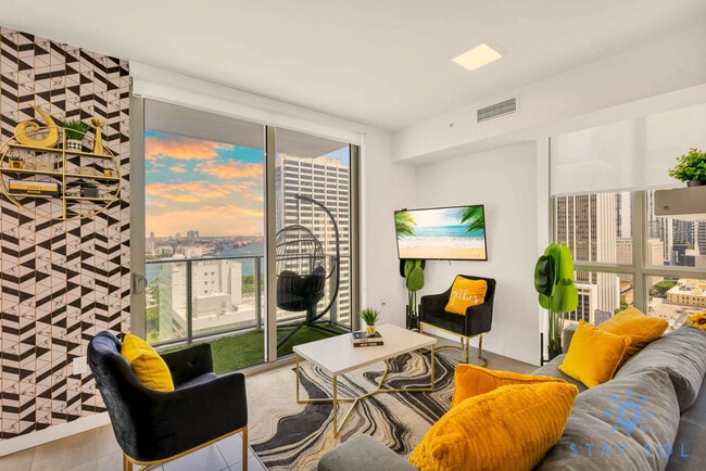 Building Photo - 227 NE 2nd St Unit ID1227474P