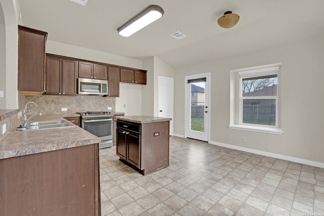 Photo - 226 Goldenrod Dr