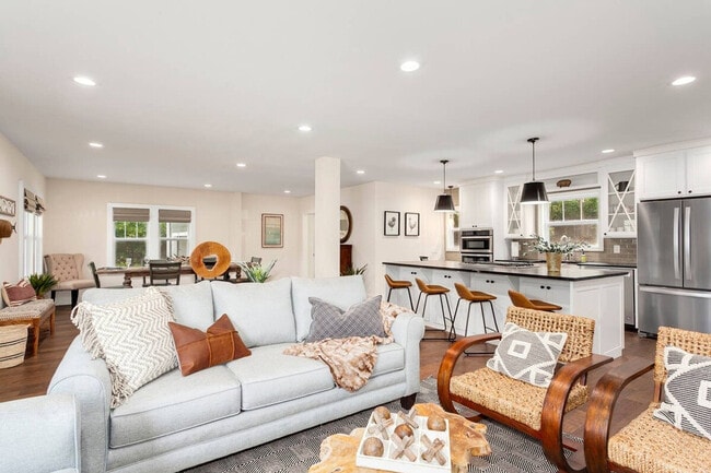 Building Photo - 1340 N Mission Blvd Unit ID1221796P