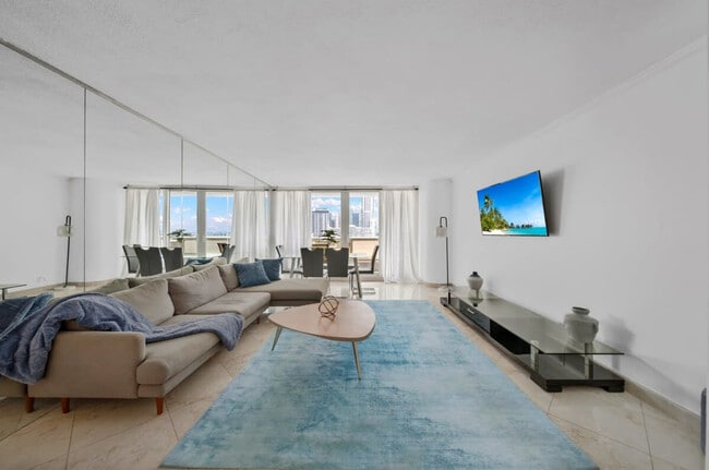 Building Photo - 1717 N Bayshore Dr Unit ID1054087P