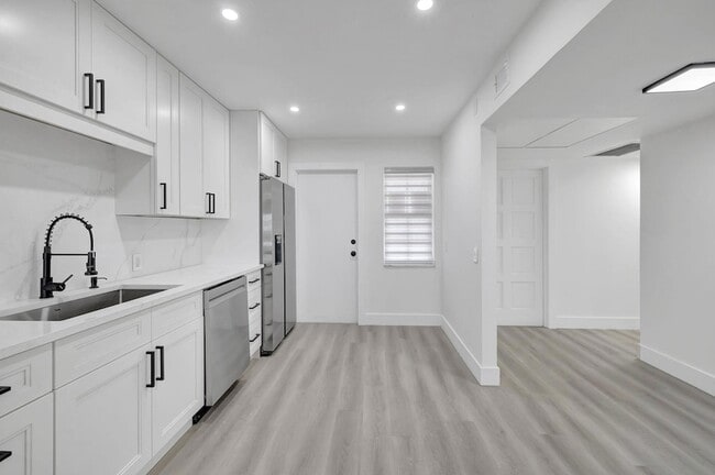Photo - 3050 N Palm Aire Dr Unit 704