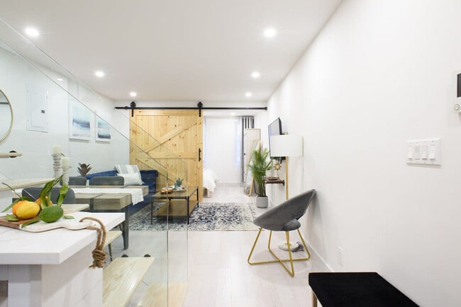 Building Photo - 244 E 75th St Unit SI ID1021880P