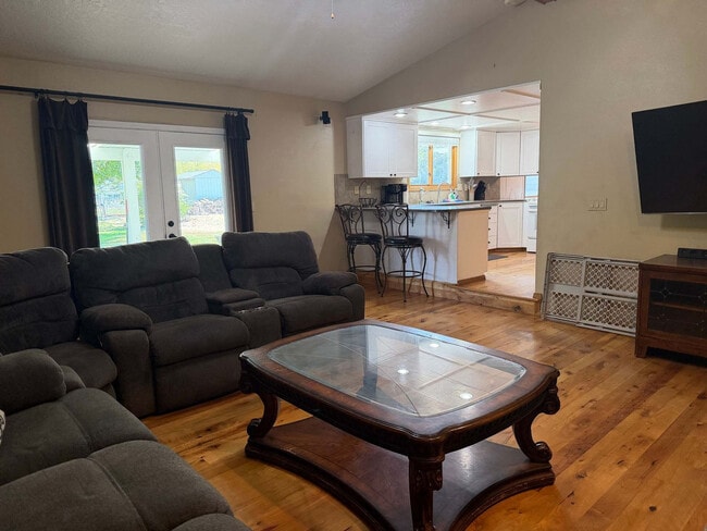 Building Photo - 1836 SE 5th Way Unit SI ID1630779P