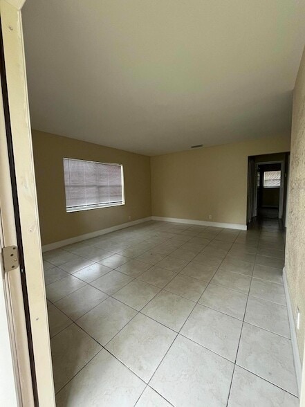 Photo - 1045 Miami Blvd