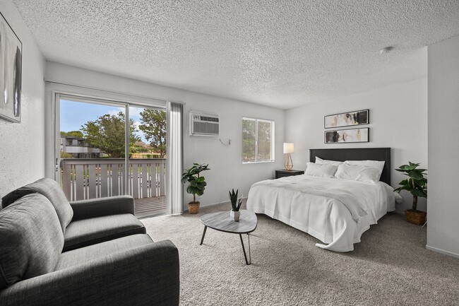 Building Photo - LAKE FAIRWAY