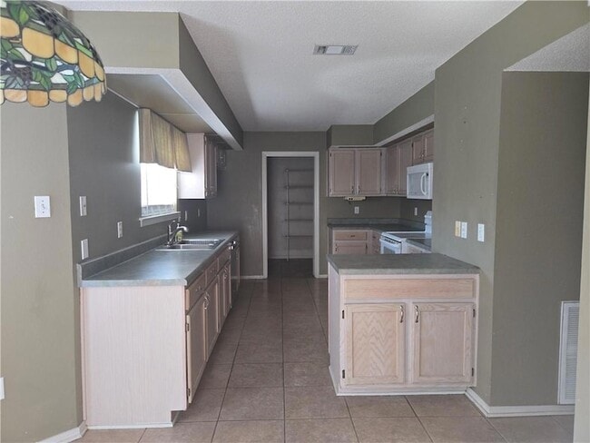 Photo - 1701 Rivertree Ct