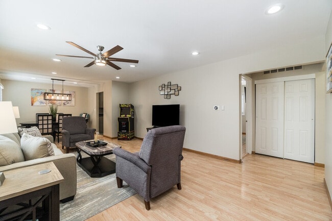 Photo - 12 E Berkley Ln Unit ID1285065P