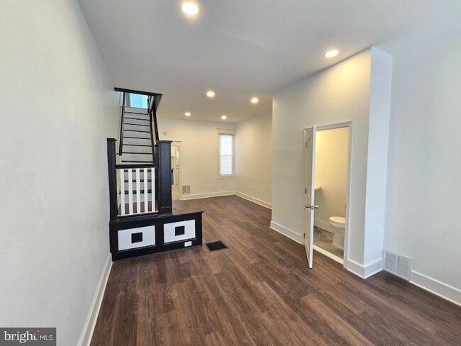 Photo - 2613 Oakford St
