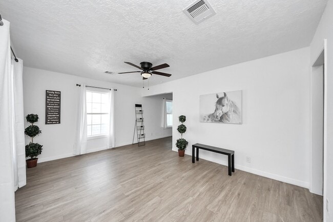 Photo - 2210 Detering St