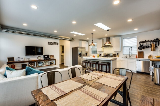 Building Photo - 706 N Racine Ave Unit ID1255567P