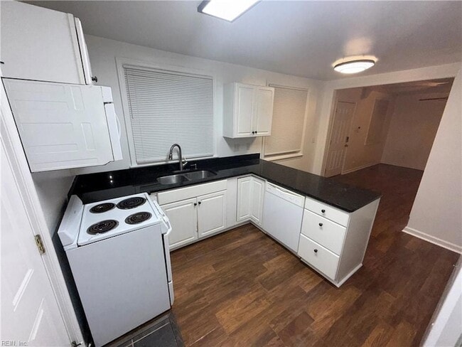 Photo - 3420 Scott St