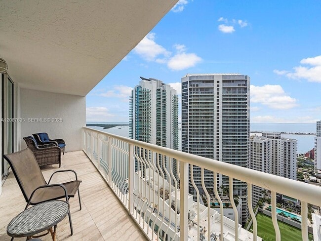 Building Photo - 1200 Brickell Bay Dr Unit 4019