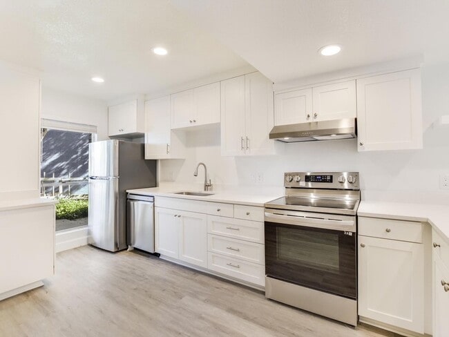 Building Photo - 3816 Southway Dr Unit 101