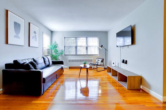 Building Photo - 1420 W Abingdon Dr Unit FL4-ID1035600P