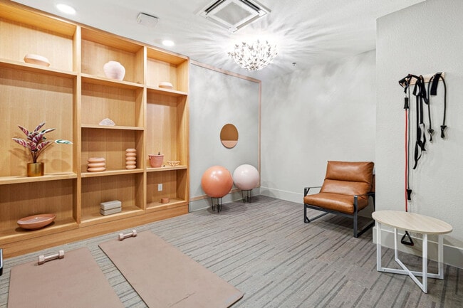 Photo - 596 W 9th St Unit ID1335763P