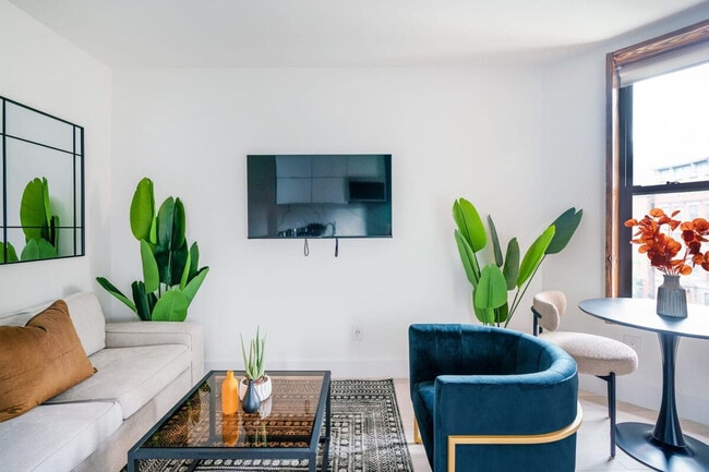 Photo - 515 W 48th St Unit ID1022018P